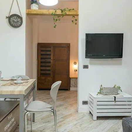 Tre Finestre Sul Caruggio Genova